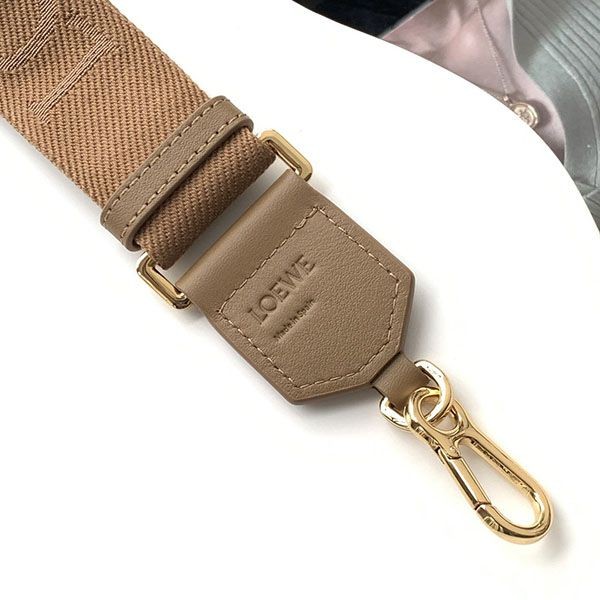 激安価格！ロエベ アナグラム コピー ストラップ lon42785